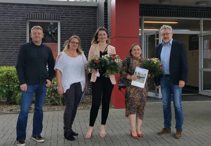 Übergabe der Abschlusszeugnisse an unsere Auszubildenden Frau Jana Hinrichs und Frau Elona Krypi