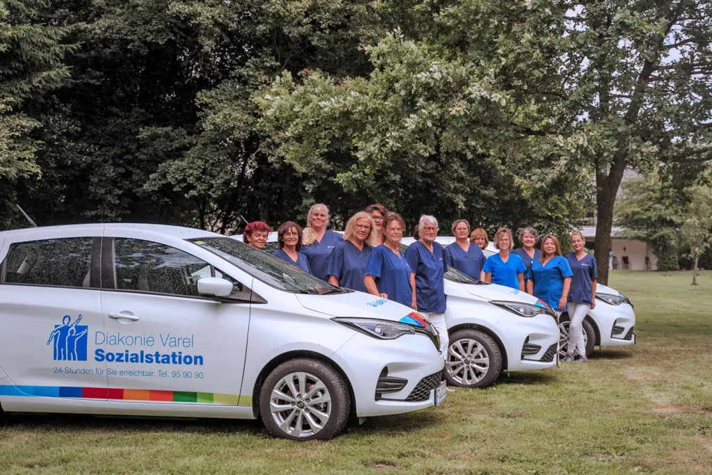 Diakonie Varel Team mit Diakonie Autos Diakonie Varel Team mit Diakonie Autos